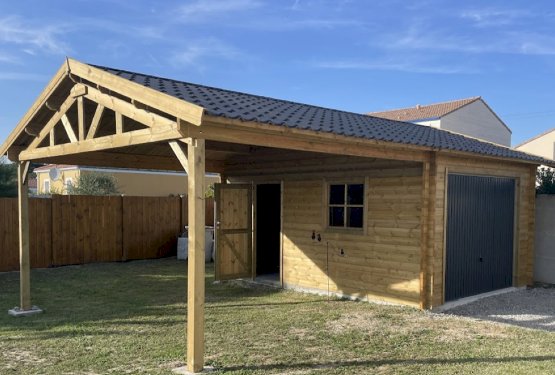 Garage en bois avec auvent